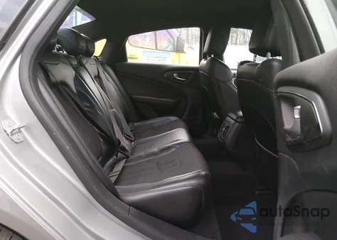 2015 Chrysler 200 S z USA, uszkodzony, nr VIN 1C3CCCBB9FN539947